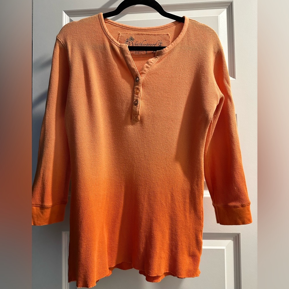 Thermal 3/4 length sleeve.  Orange ombré color.